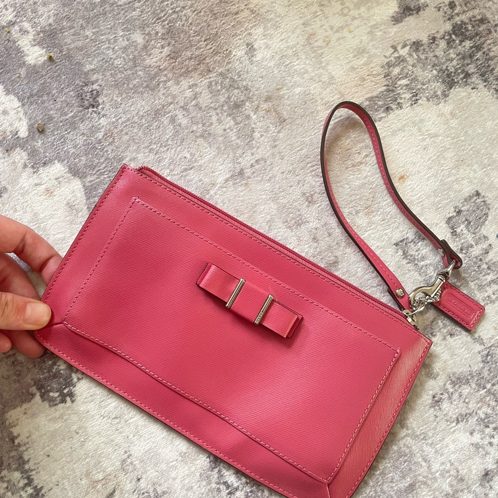 Coach Pink Wristlet Clutch New without tag